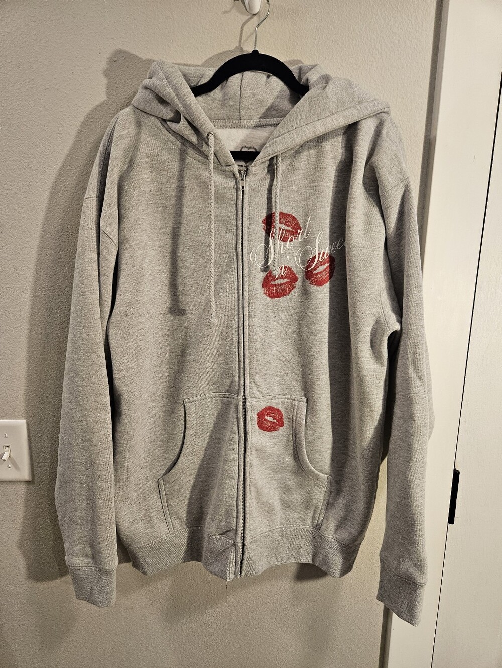Sabrina Carpenters Short n Sweet Tour 2024 Full Zip Hoodie Size Large Gray/Red